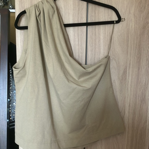 Banana Republic One shoulder tank - Picture 4 of 4
